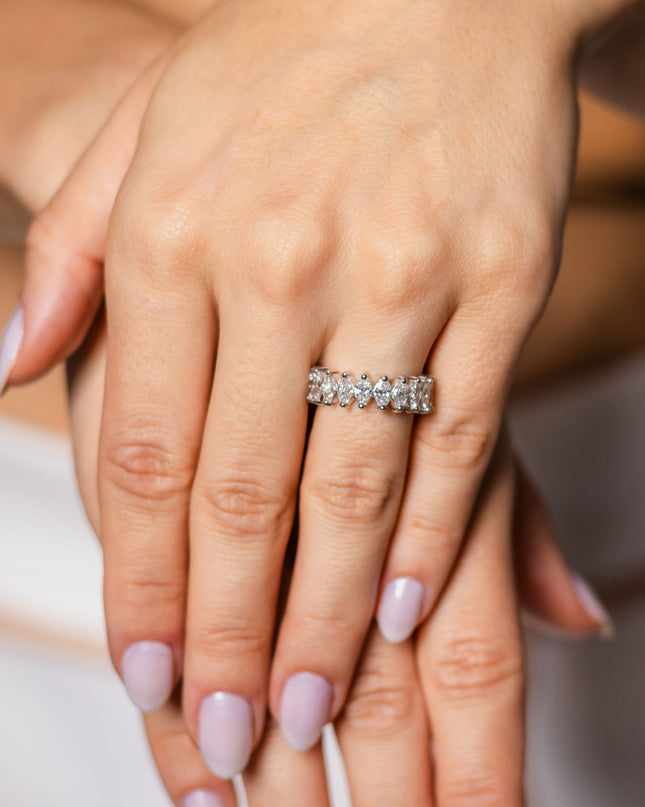 Aliança Inteira Diamantes em  Ouro Branco 18K