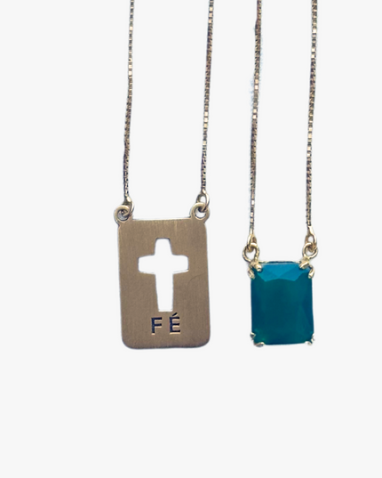 Escapulário Masculino Com  Pedra Crisoprásio em  Ouro Amarelo 18K