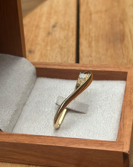 Anel Arco Luz com Diamantes