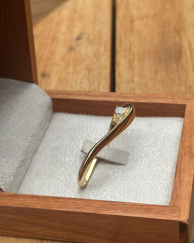 Anel Arco Luz com Diamantes