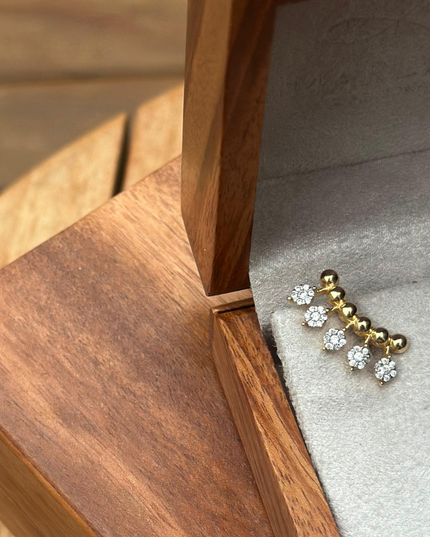 Brinco Earcuff com Toque de Luz em Diamante