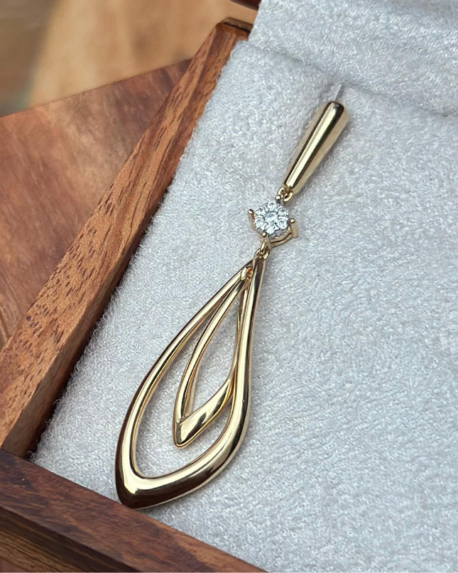 Brinco Pêndulo de Luz com Diamantes