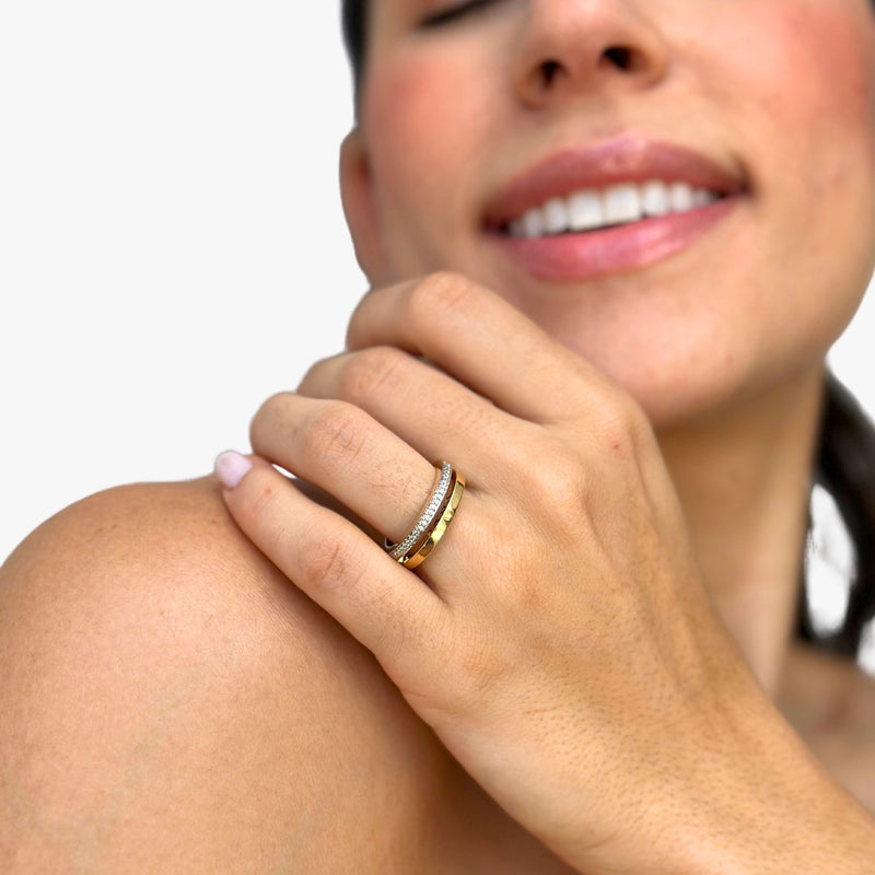 Anel Love You com Diamantes em Ouro Amarelo 18K