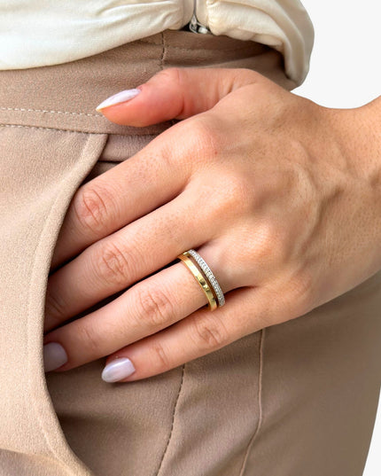 Anel Love You com Diamantes em Ouro Amarelo 18K