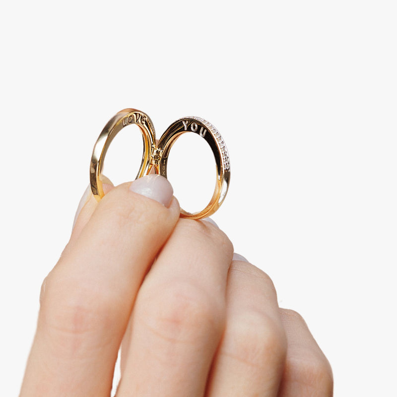 Anel Love You com Diamantes em Ouro Amarelo 18K