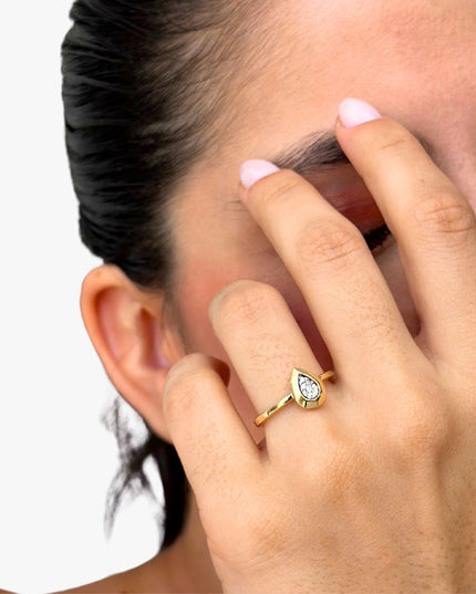Anel Gota em Ouro Amarelo 18K com Diamantes