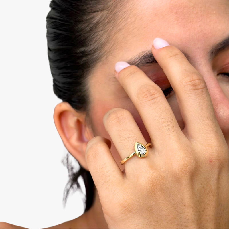 Anel Gota em Ouro Amarelo 18K com Diamantes