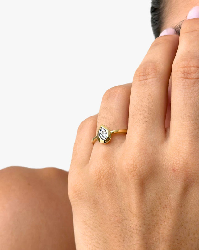 Anel Gota em Ouro Amarelo 18K com Diamantes