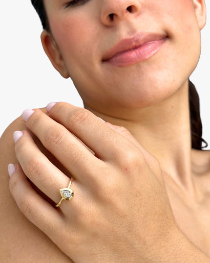 Anel Gota em Ouro Amarelo 18K com Diamantes