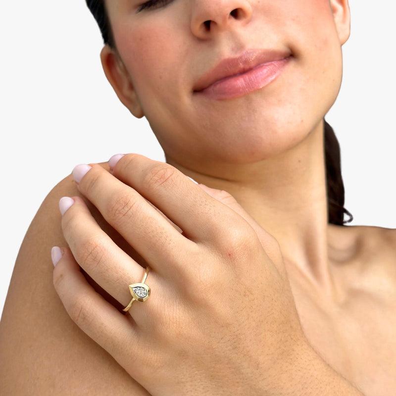 Anel Gota em Ouro Amarelo 18K com Diamantes