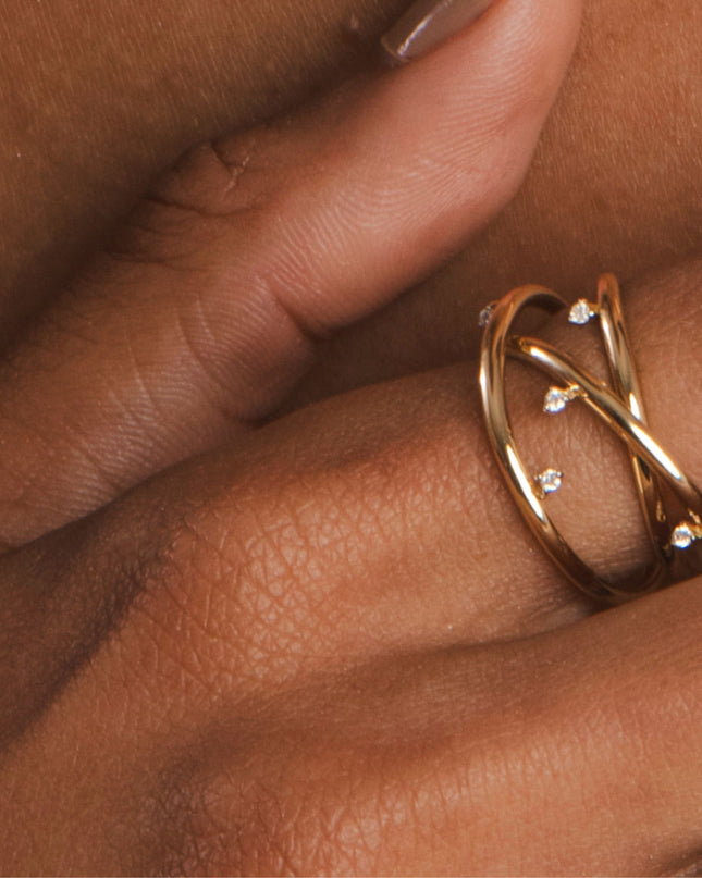 Anel com Diamantes em Ouro Amarelo 18K