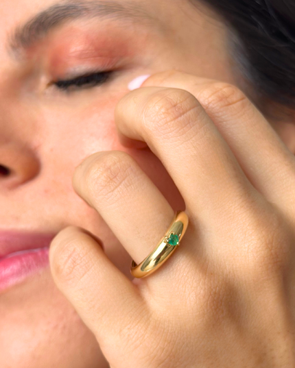 Anel Personalizado "Eu te Amo" com Esmeralda em Ouro  Amarelo 18K