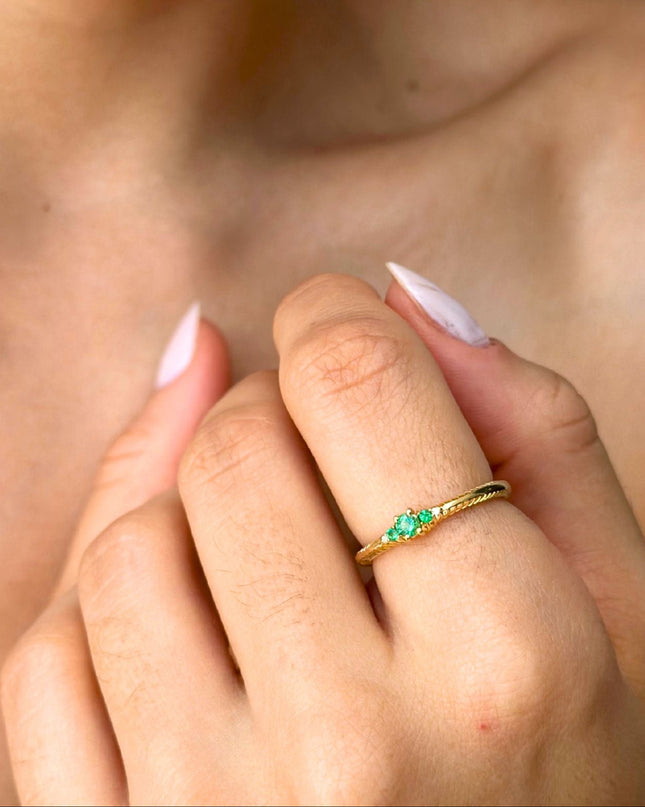 Anel de Esmeralda com Diamante