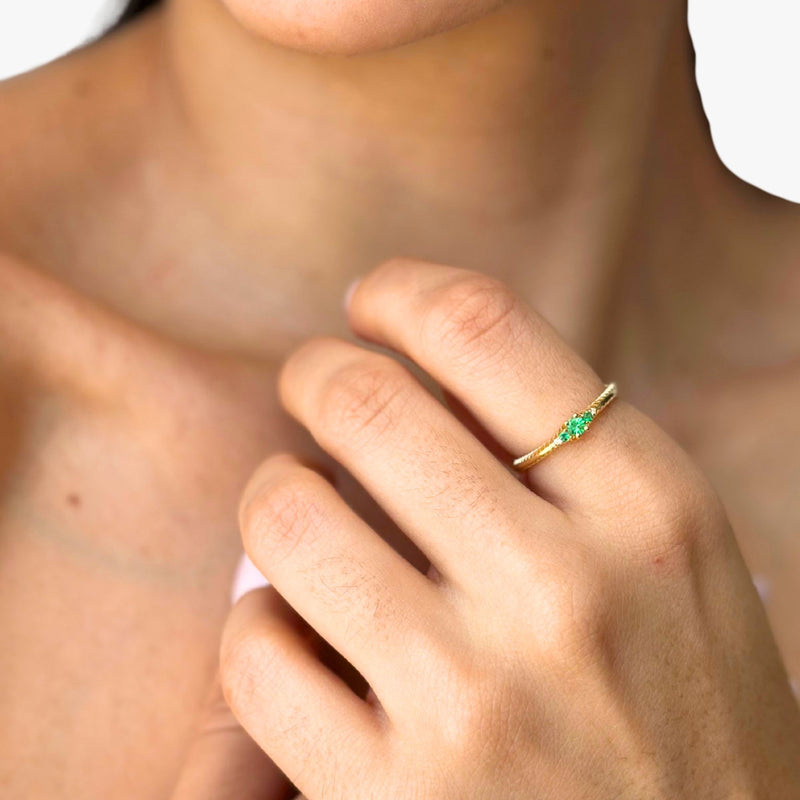 Anel de Esmeralda com Diamante