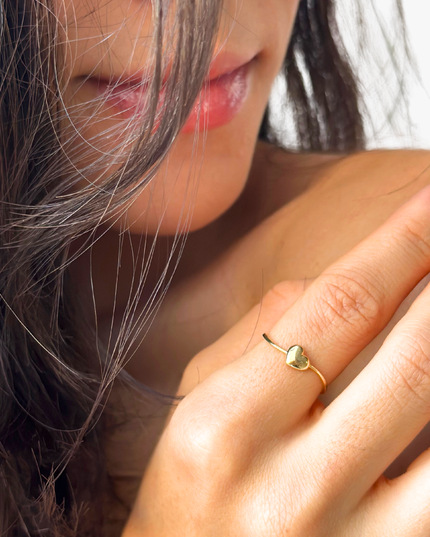 Anel com Coração Torto em Ouro  Amarelo 18K