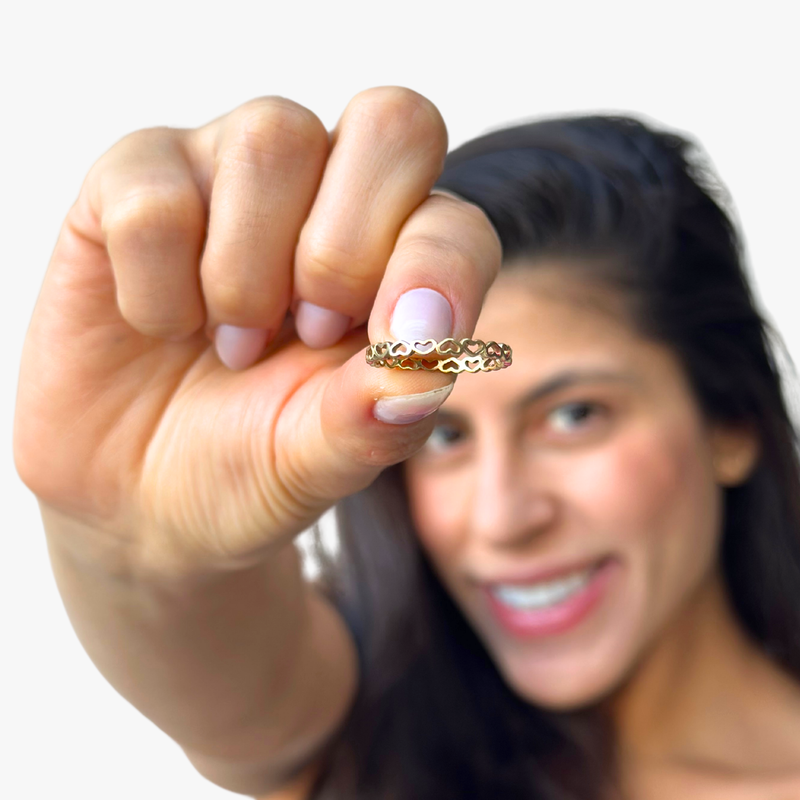 Anel Corações em Ouro Amarelo 18K