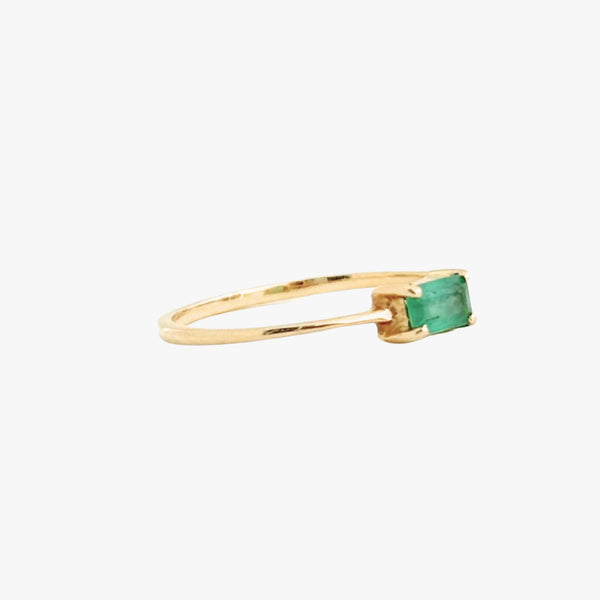 Anel com Esmeralda Retangular em Ouro Amarelo 18K