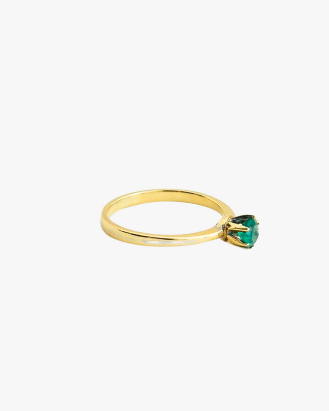 Anel com Esmeralda Redonda em Ouro Amarelo 18K