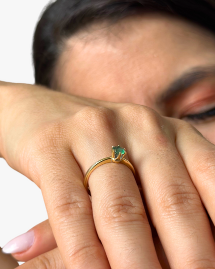Anel com Esmeralda Redonda em Ouro Amarelo 18K