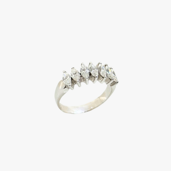 Meia Aliança Navete com  Diamantes em Ouro Branco 18K