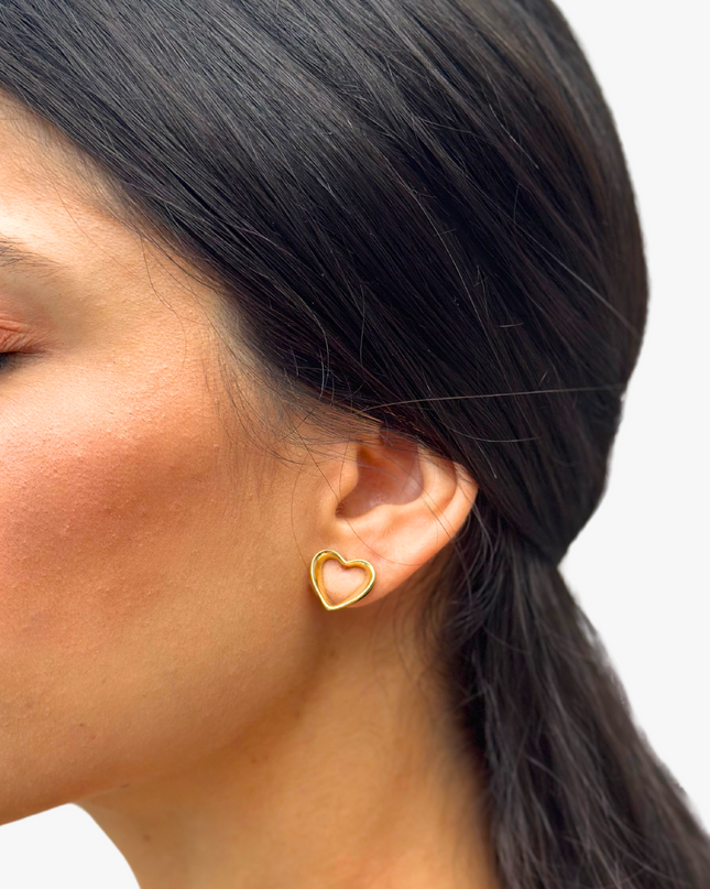 Brinco Coração Vazado em Ouro Amarelo 18K