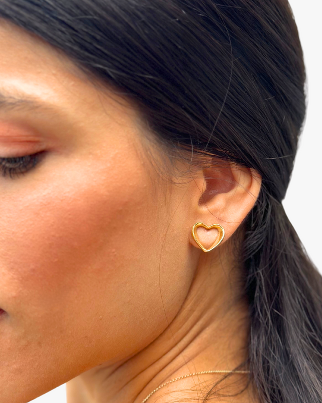 Brinco Coração Vazado em Ouro Amarelo 18K