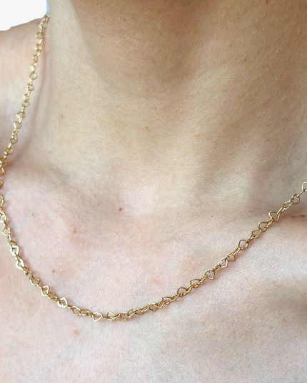 Colar Sequência de Corações  em Ouro Amarelo 18K