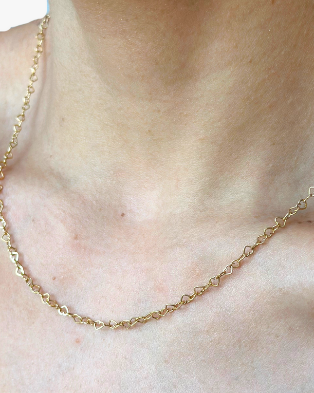 Colar Sequência de Corações  em Ouro Amarelo 18K