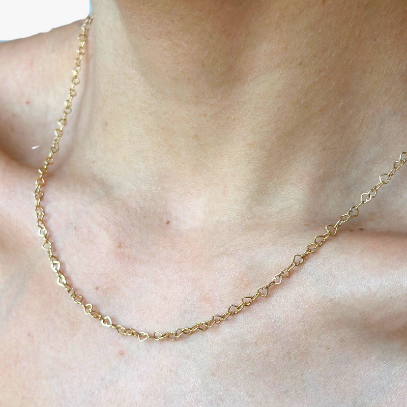 Colar Sequência de Corações  em Ouro Amarelo 18K