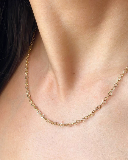 Colar Sequência de Corações  em Ouro Amarelo 18K