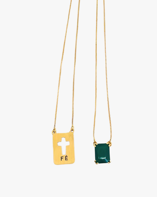 Escapulário Masculino Com  Pedra Crisoprásio em  Ouro Amarelo 18K