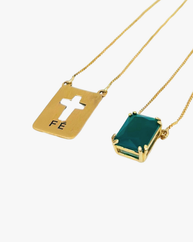 Escapulário Masculino Com  Pedra Crisoprásio em  Ouro Amarelo 18K