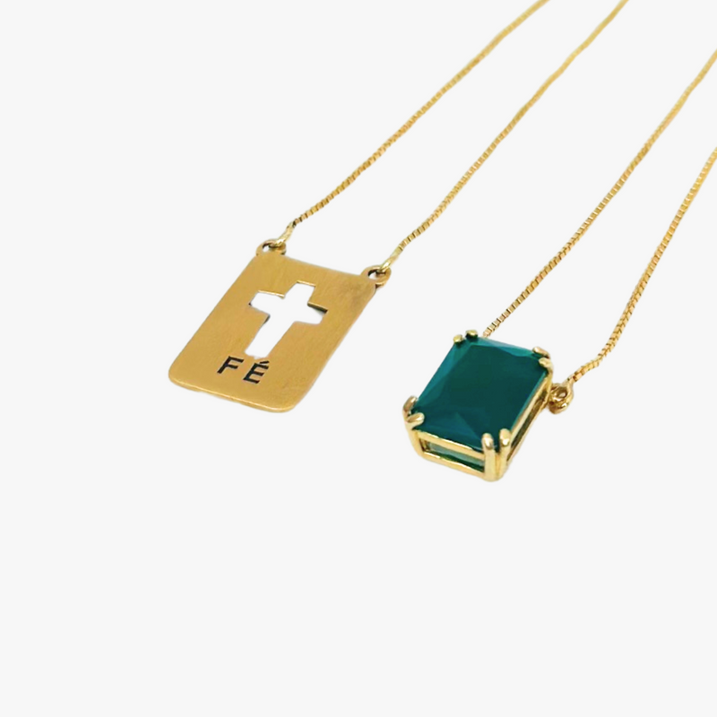 Escapulário Masculino Com  Pedra Crisoprásio em  Ouro Amarelo 18K