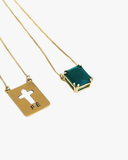 Escapulário Masculino Com  Pedra Crisoprásio em  Ouro Amarelo 18K