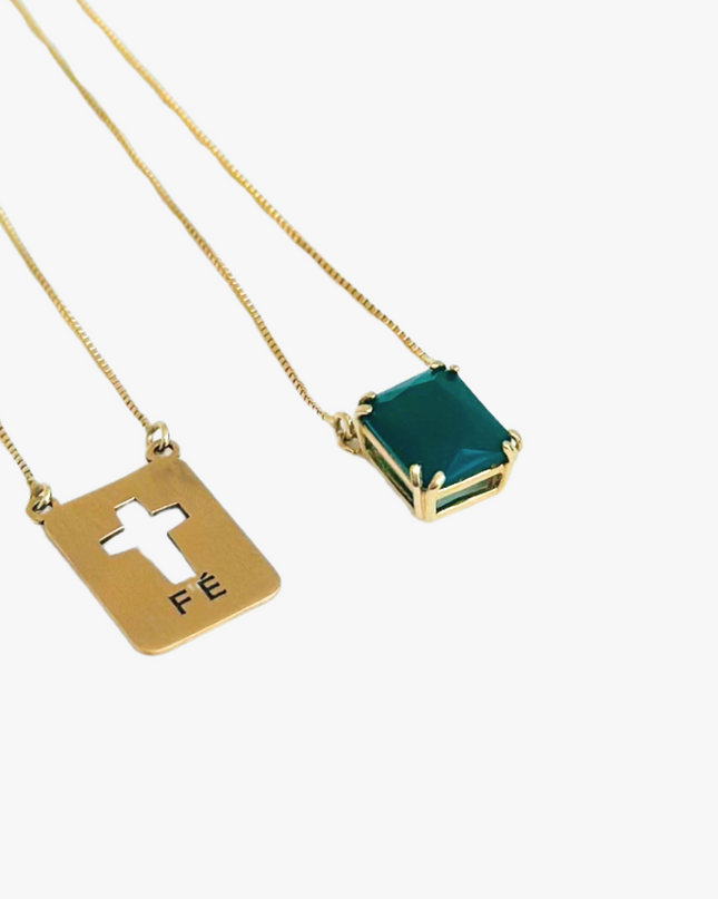 Escapulário Masculino Com  Pedra Crisoprásio em  Ouro Amarelo 18K