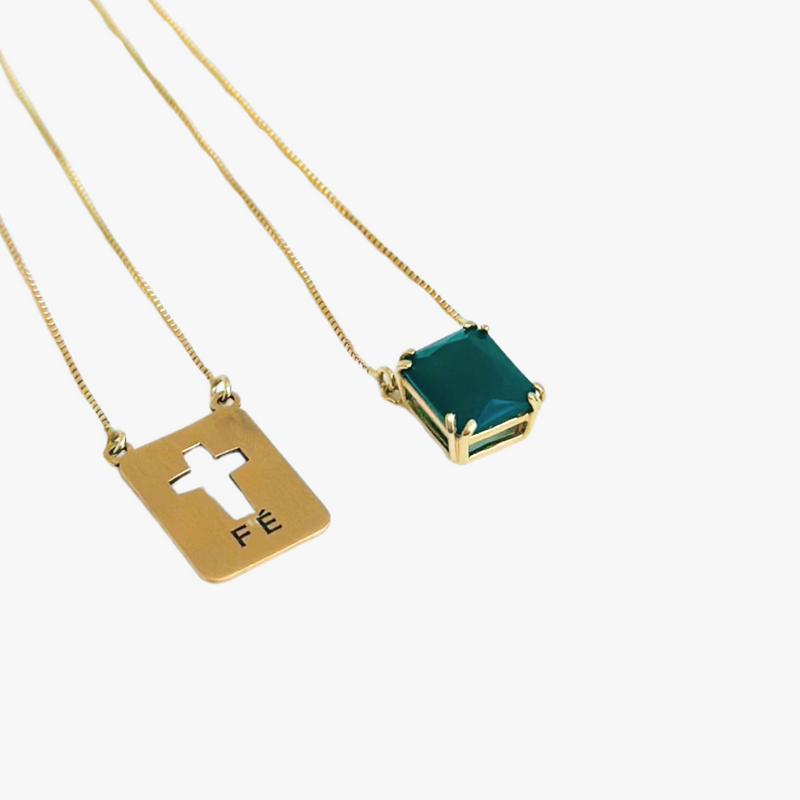 Escapulário Masculino Com  Pedra Crisoprásio em  Ouro Amarelo 18K
