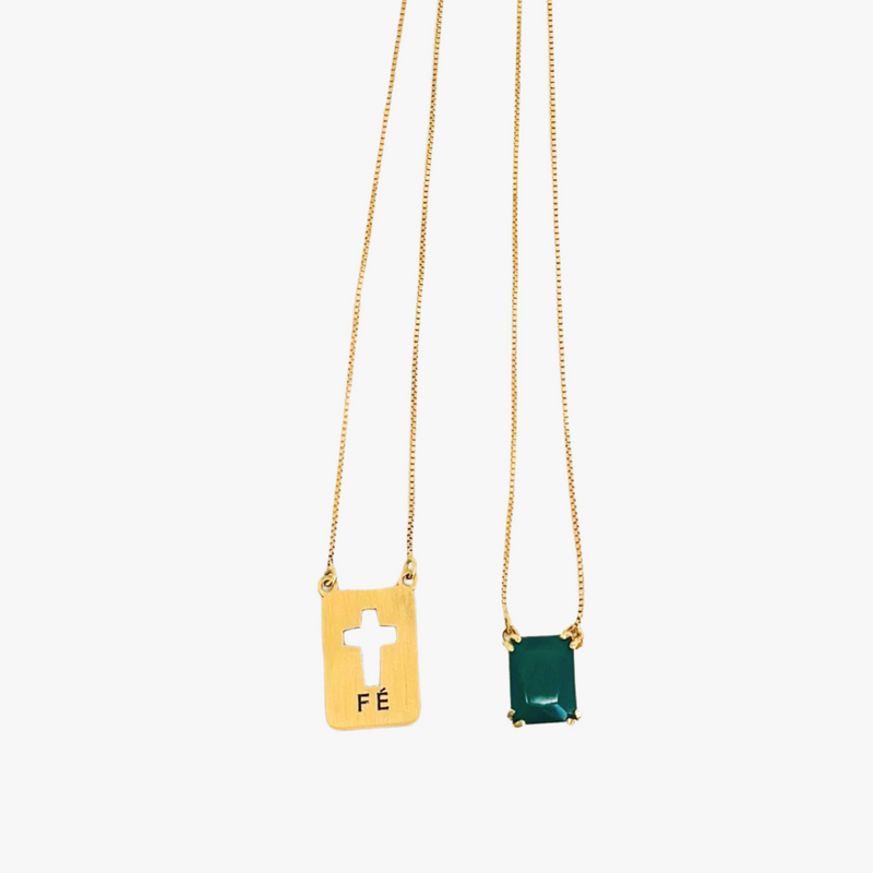 Escapulário Masculino Com  Pedra Crisoprásio em  Ouro Amarelo 18K