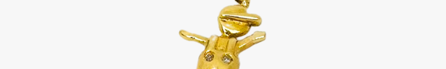 Pingente Menino Alto-Relevo com Diamantes em Ouro Amarelo 18K