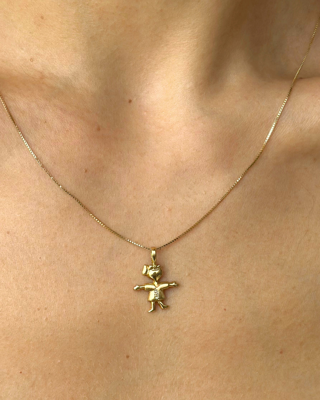 Pingente Menina Alto-Relevo com Diamantes em Ouro Amarelo 18K