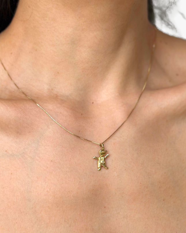 Pingente Menino Alto-Relevo com Diamantes em Ouro Amarelo 18K