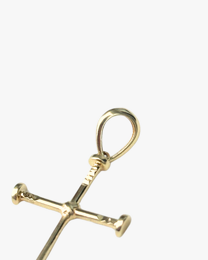 Pingente Cruz Pregos em Ouro Amarelo  18K