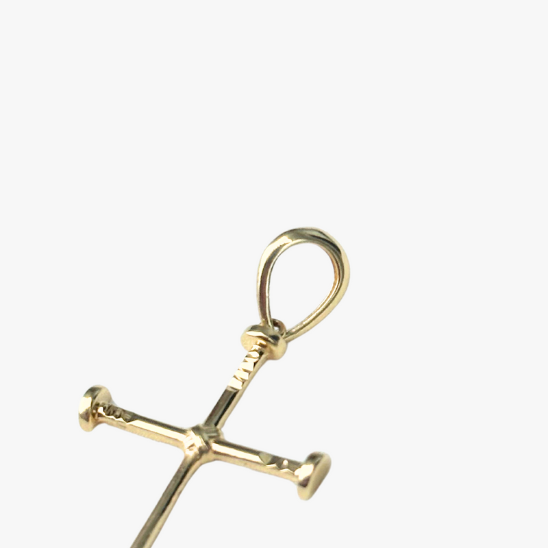 Pingente Cruz Pregos em Ouro Amarelo  18K