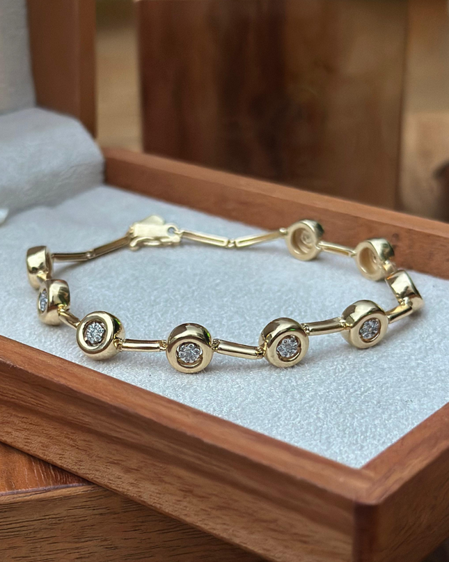 Pulseira com 63 Diamantes