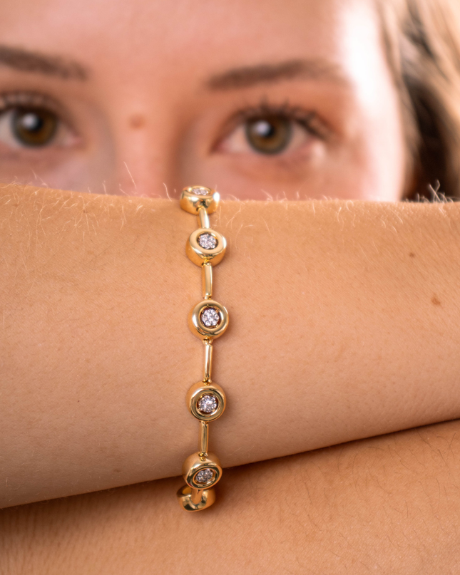 Pulseira com 63 Diamantes