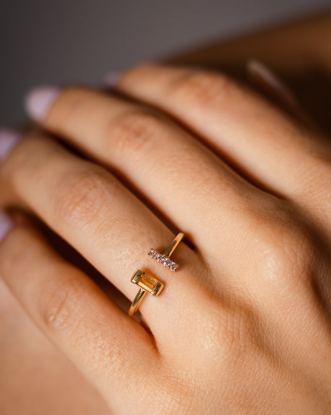 Anel Radiante de Citrino com Topázio Branco em Ouro  Amarelo 18K