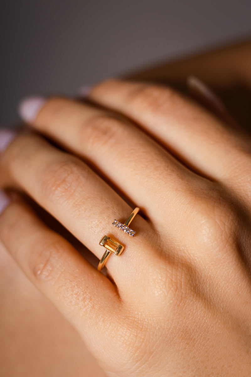 Anel Radiante de Citrino com Topázio Branco em Ouro  Amarelo 18K
