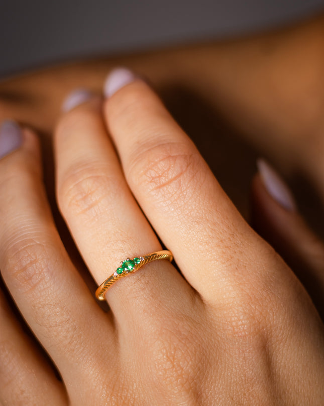 Anel de Esmeralda com Diamante