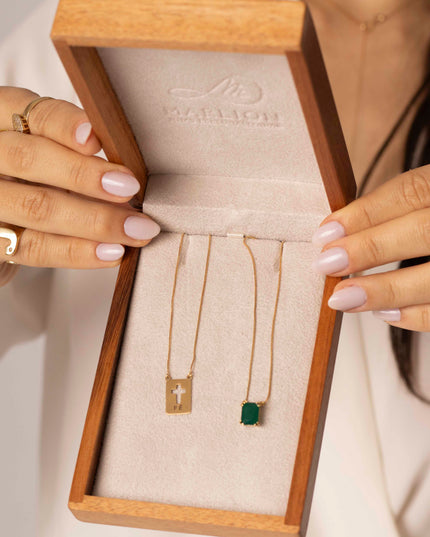 Escapulário Masculino Com  Pedra Crisoprásio em  Ouro Amarelo 18K